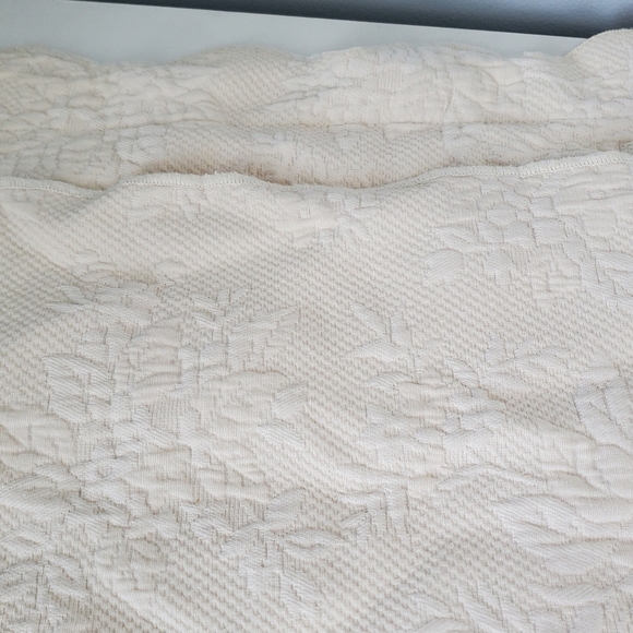 Linens n Things Ivory Set of 2 Maltese  Pillow Shams - Picture 5 of 8